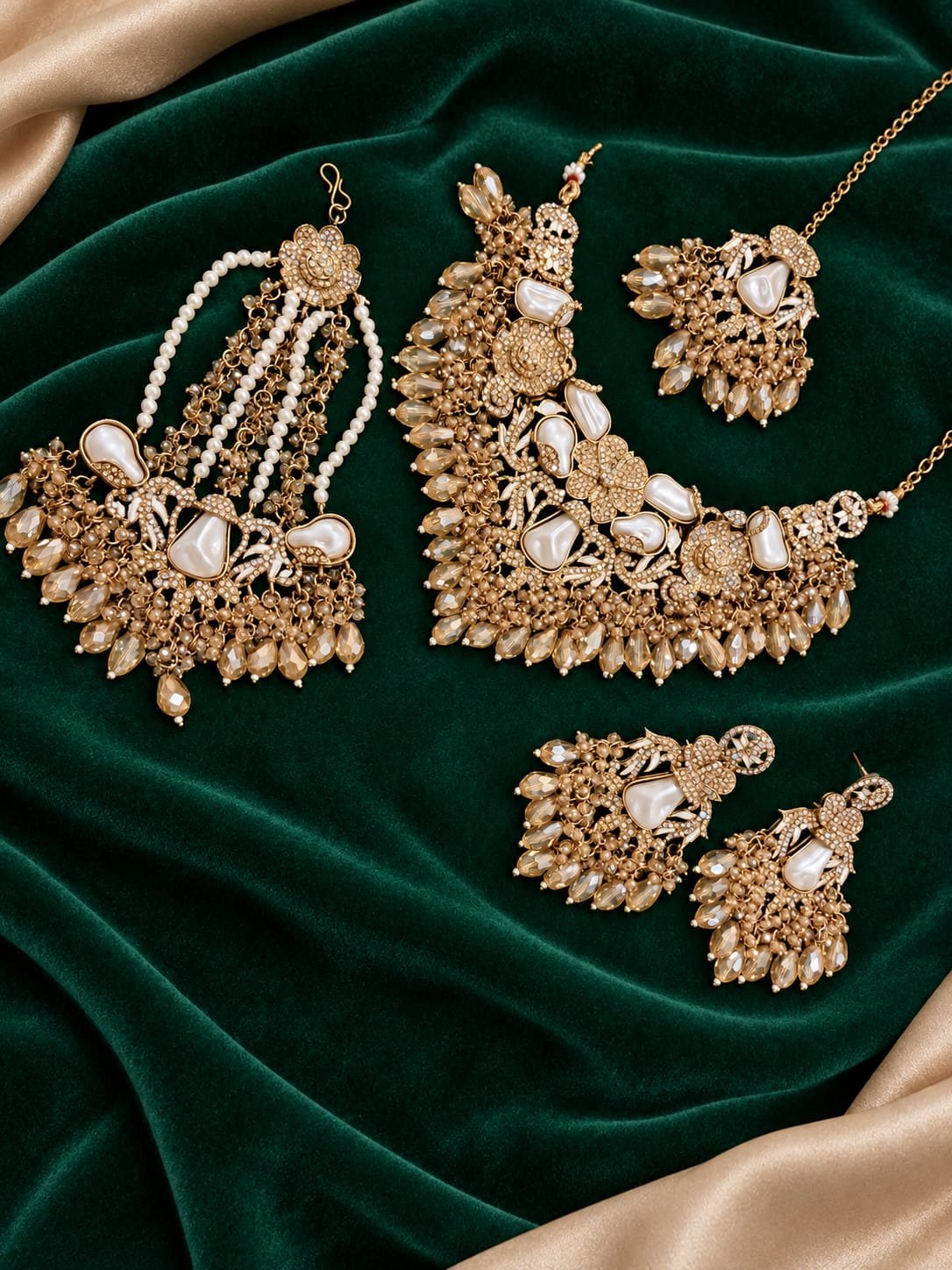Sunehri kali jewellery set